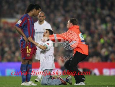 et oui qui naimerai pas etre a coté du talentueux ronaldinho, c'est ca le reve de tout les marocains
